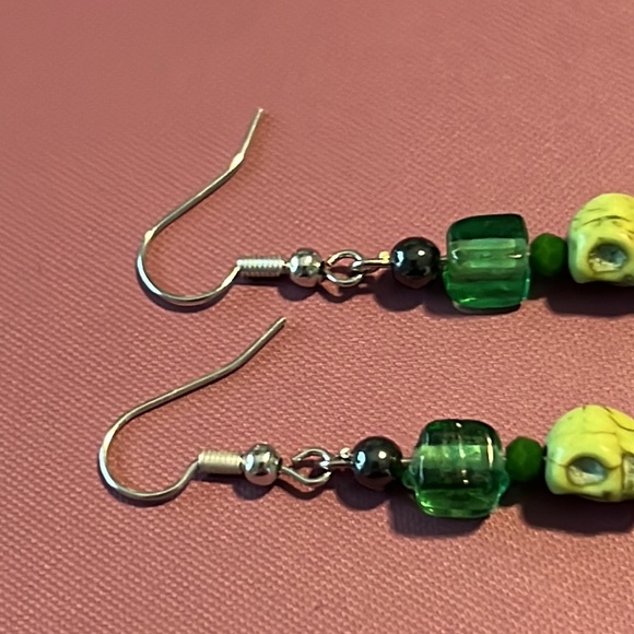 Skull Earrings - Picture 3 of 4